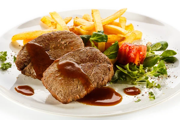 Grilled steak, French fries and vegetables — Stock Photo, Image