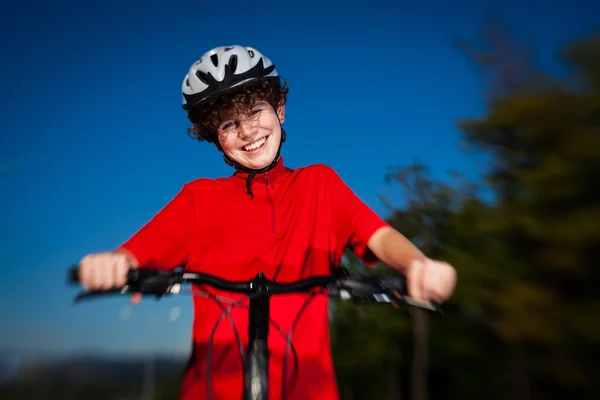 Fiú kerékpározás — Stock Fotó