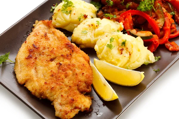 Pork chops, mashed potatoes and vegetable salad — Stock Photo, Image