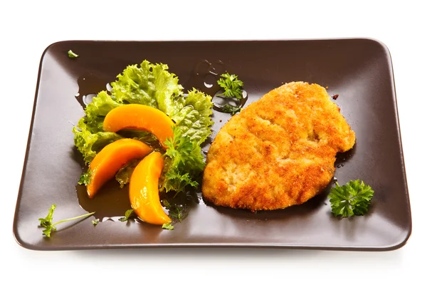 Fried pork chop and vegetable salad — Stock Photo, Image