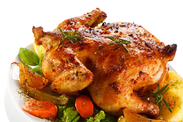 Жареная курица и овощи — стоковое фото
