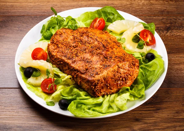 Raw, marinated pork and vegetables — Stock Photo, Image