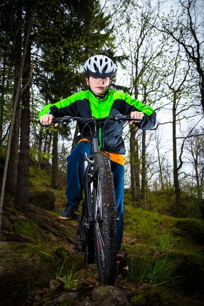 Menino de bicicleta — Fotografia de Stock