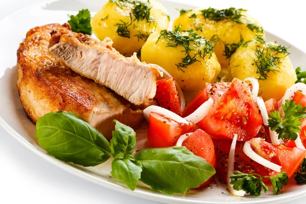 Filet z kurczaka smażone, gotowane, ziemniaki i warzywa — Zdjęcie stockowe