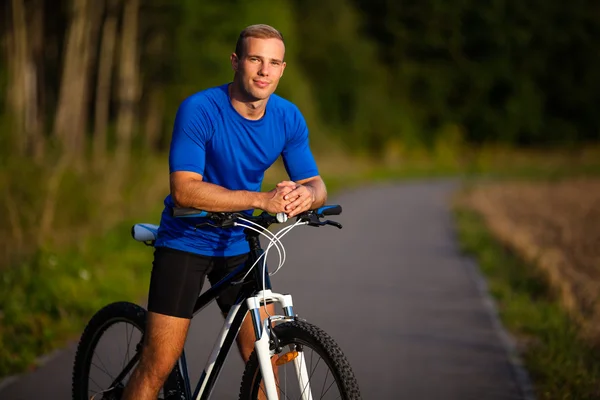 Muž, cykloturistika — Stock fotografie