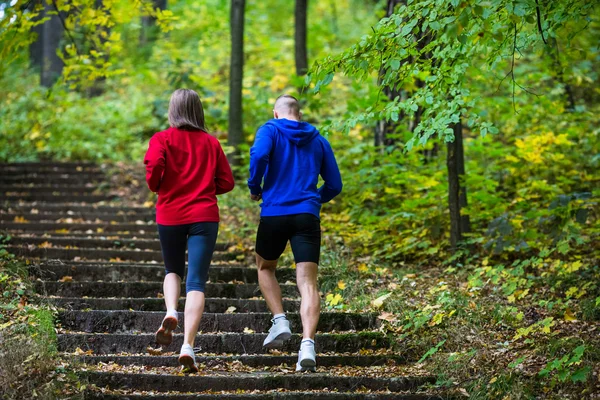 Woman and man running — Stock Photo, Image