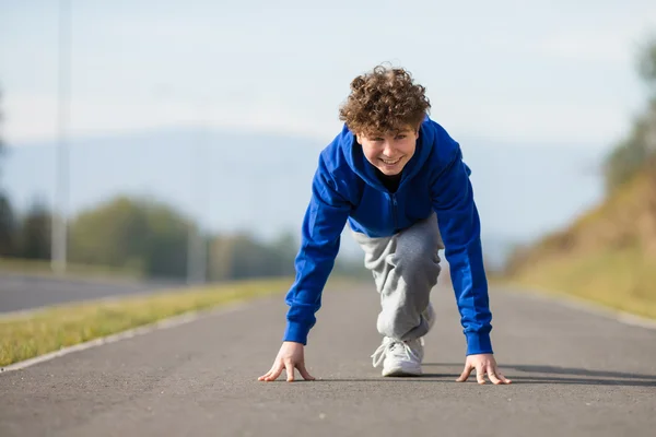 Garçon prêt à courir — Photo