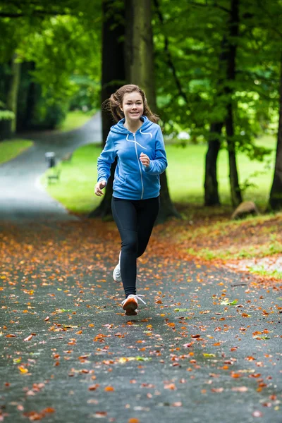 Chica corriendo —  Fotos de Stock