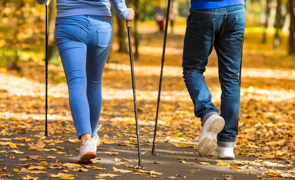 Frau und Mann laufen — Stockfoto