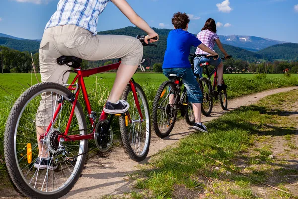 Familjen cykling — Stockfoto