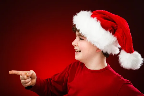 Garçon avec chapeau de Père Noël — Photo