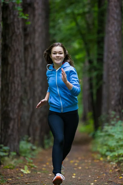 Flicka kör — Stockfoto