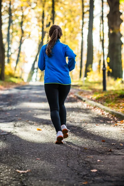 Chica corriendo —  Fotos de Stock