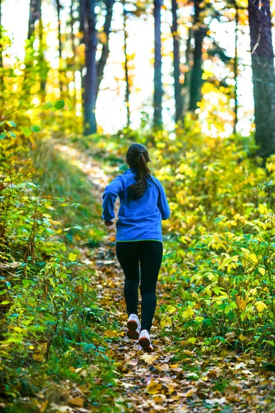 Chica corriendo — Foto de Stock