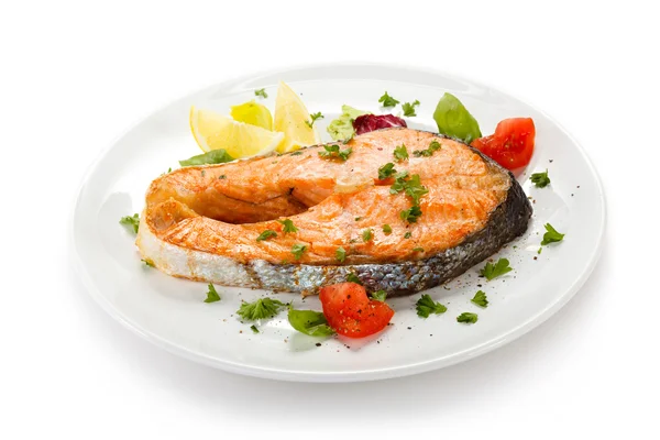 Gegrillter Lachs und Gemüse — Stockfoto