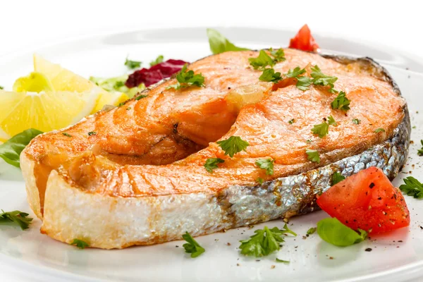 Salmone alla griglia e verdure — Foto Stock