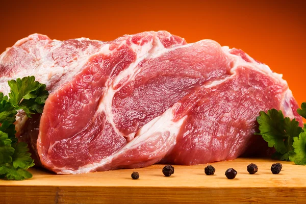 Chuletas frescas de cerdo crudo —  Fotos de Stock