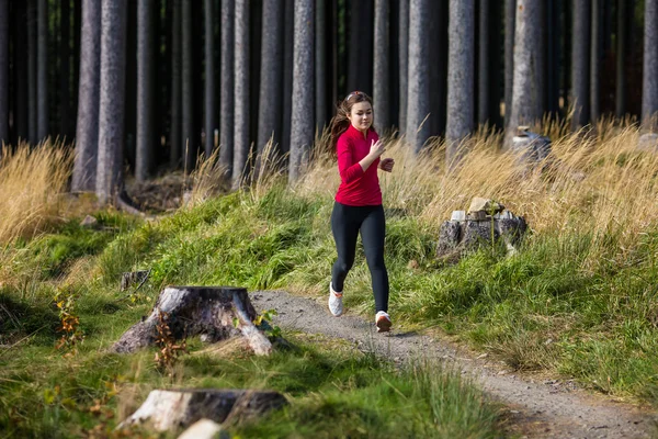 Girl running outdoor — Stock Photo, Image