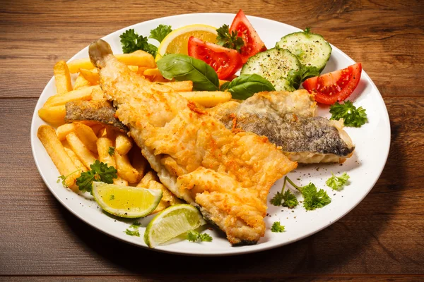 Fried fish fillet, French fries — Stock Photo, Image