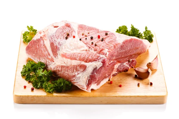 Свежая сырая свиная отбивная — стоковое фото