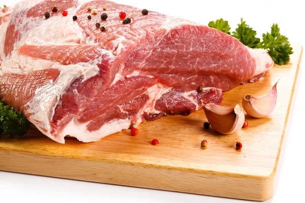 Chuletas frescas de cerdo crudo — Foto de Stock