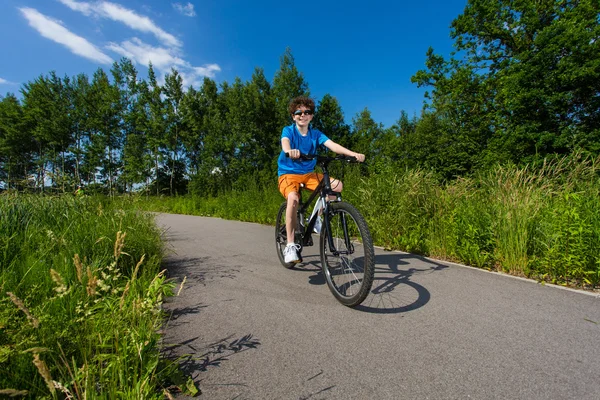 Teenage riding bike — Stock Photo, Image