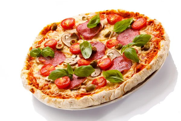 Pizza mit Paprika und Tomaten — Stockfoto