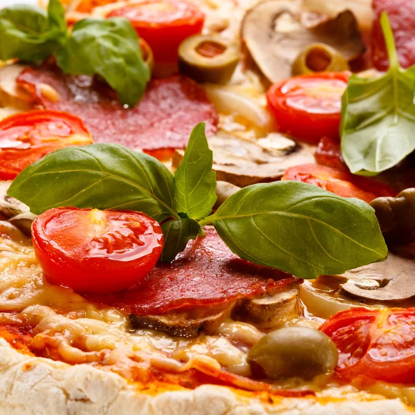 Pizza with pepperoni and tomato — Stock Photo, Image