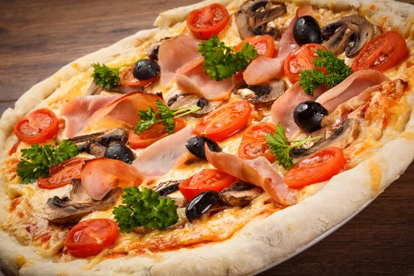 Pizza sonkával — Stock Fotó