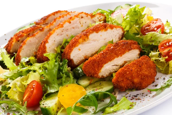 Salad with chicken meat — Stock Photo, Image