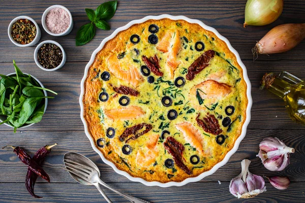 Millet Quiche Salmon Spinach Black Olives Cooking Pan Wooden Table — Stock Photo, Image