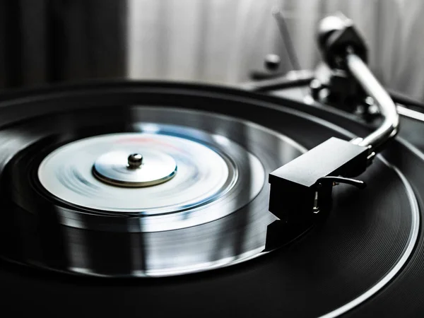Turntable Plays Vinyl Record — Stock Photo, Image