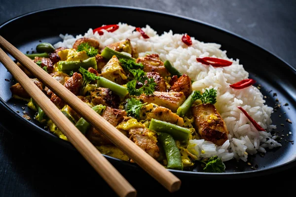 Pépites Poulet Frites Sauce Curry Avec Riz Blanc Haricots Verts — Photo