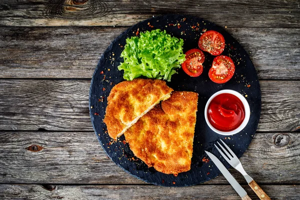 Breaded Fried Pork Chop Ketchup Fresh Vegetables Wooden Table — Stock Photo, Image