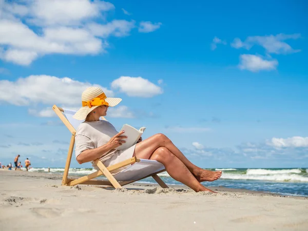 Woman Relaxing Beach Reading Book Sitting Sunbed — Stock Photo, Image