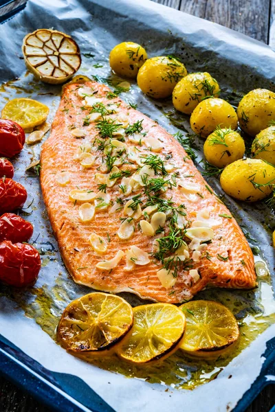 One Sheet Pan Roast Trout Fillet Potatoes Vegetable Salad Served — Stock Photo, Image