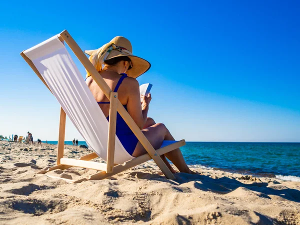 Woman Relaxing Beach Reading Book Sitting Sunbed — Stock Photo, Image