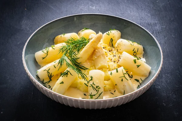 White Boiled Asparagus Hollandaise Sauce Potato Puree Served Wooden Black —  Fotos de Stock