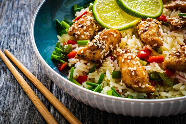 Nuggets Frango Teriyaki Com Arroz Legumes Mesa Madeira — Fotografia de Stock