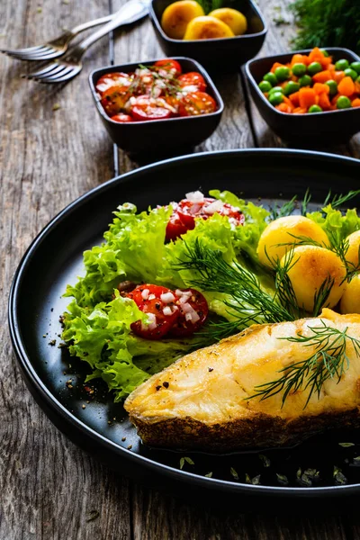 Fish Dish Fried Halibut Fried Potatoes Cherry Tomatoes Leafy Greens — ストック写真