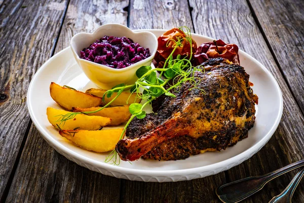 Roast Duck Thigh Baked Potatoes Fruits Red Cabbage Wooden Table — Stock Photo, Image