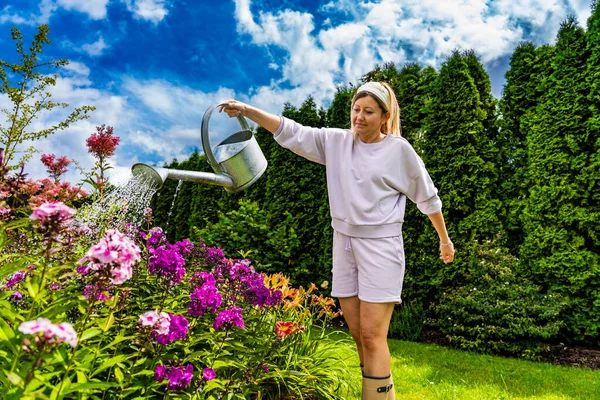 Gardening Woman Working Garden — 图库照片