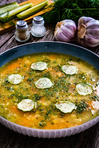 Sopa Pepino Sobre Mesa Madera —  Fotos de Stock