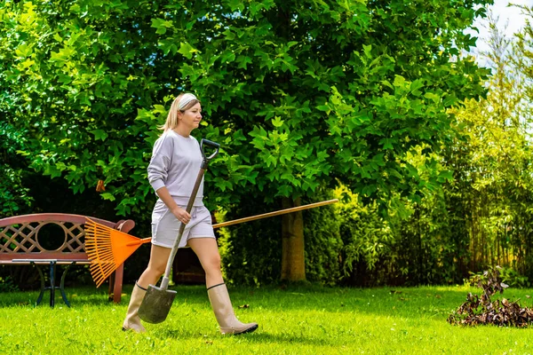 Gardening Woman Working Garden — Fotografia de Stock