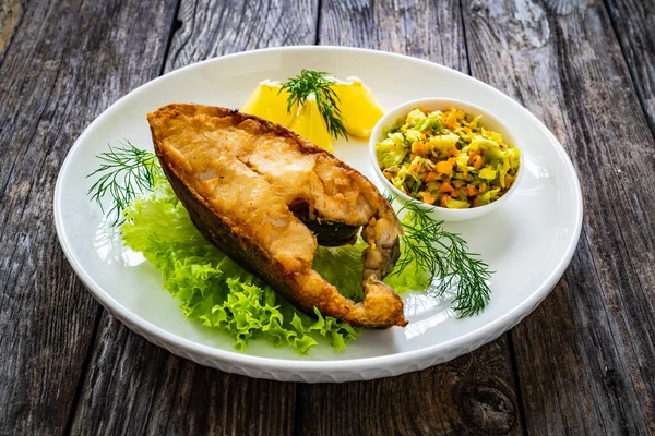 Fish Dish Fried Halibut French Fries Lemon Wooden Table — Stockfoto