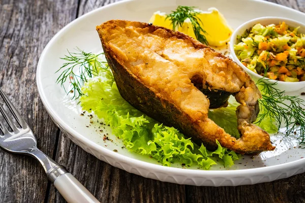 Fish Dish Fried Halibut French Fries Lemon Wooden Table — Stock fotografie