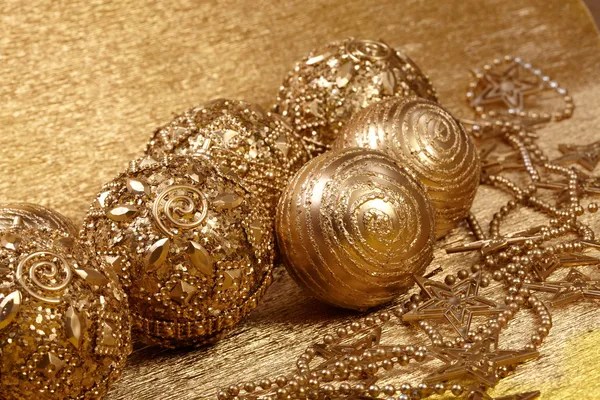 Bolas de Navidad de oro — Foto de Stock