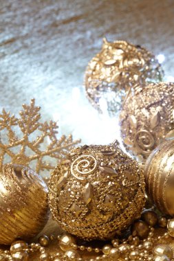 Altın Noel topları
