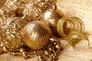 Altın Noel topları
