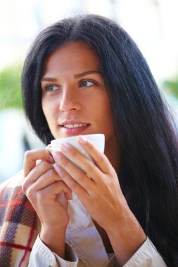kahve fincanı kadınla